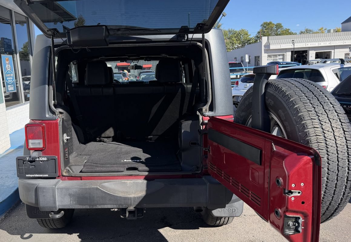 Used 2012 Jeep Wrangler Unlimited Sport AWD/4WD image 10