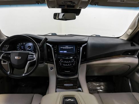 Used 2020 Cadillac Escalade Luxury image 8