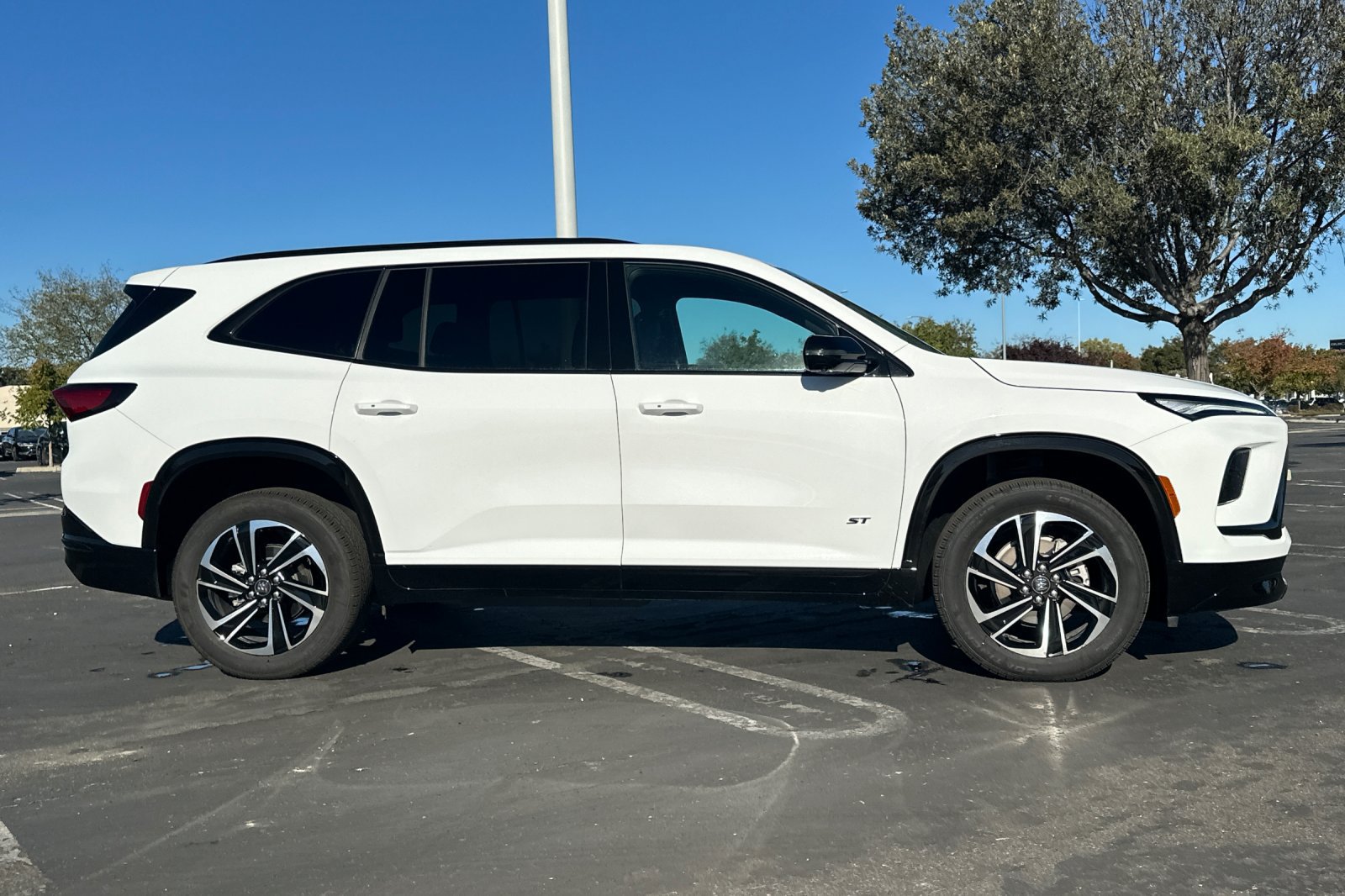 Used 2026 Buick Enclave Sport Touring AWD/4WD image 3