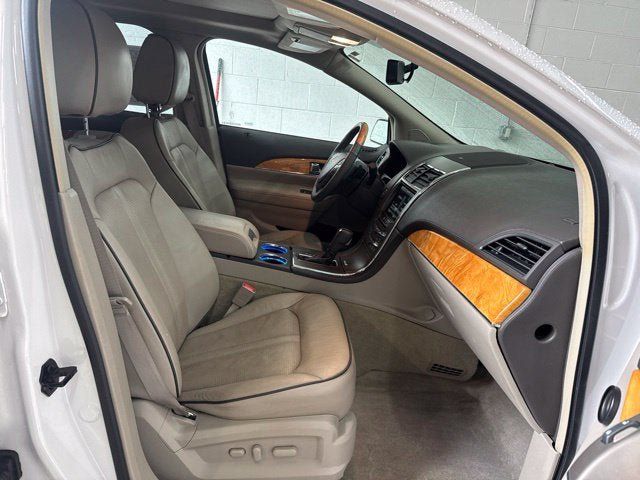 Used 2015 Lincoln MKX FWD w/ Equipment Group 102A image 31