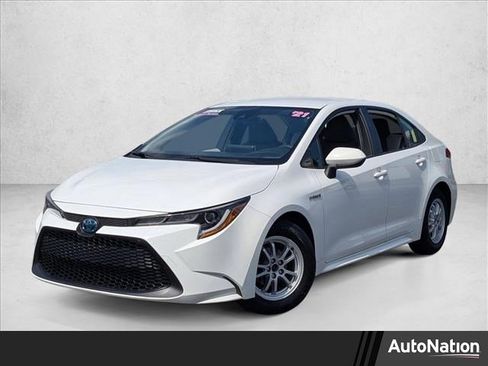 Used 2021 Toyota Corolla LE image 1