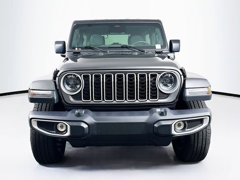 Used 2025 Jeep Wrangler Sahara w/ Safety Group AWD/4WD image 2