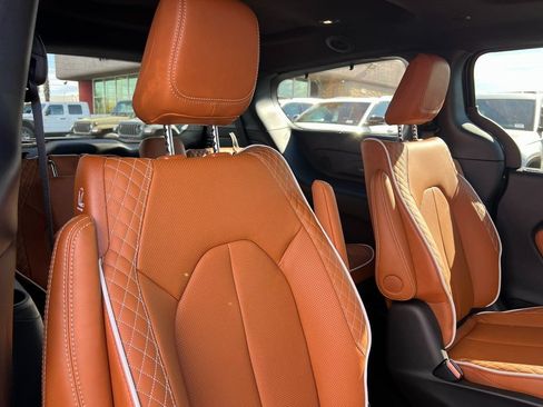 New 2026 Chrysler Pacifica Pinnacle FWD image 16