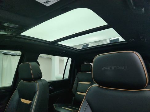 Used 2022 GMC Yukon XL AT4 w/ Technology Package AWD/4WD image 11