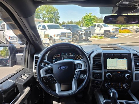 Used 2018 Ford F150 Lariat w/ Equipment Group 502A Luxury AWD/4WD image 11
