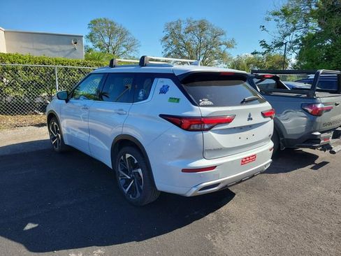 Used 2022 Mitsubishi Outlander SEL image 3