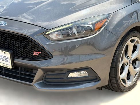 Used 2018 Ford Focus ST w/ Equipment Group 402A FWD image 12