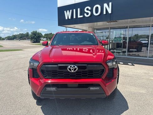 Used 2025 Toyota Tacoma TRD Off-Road AWD/4WD image 2