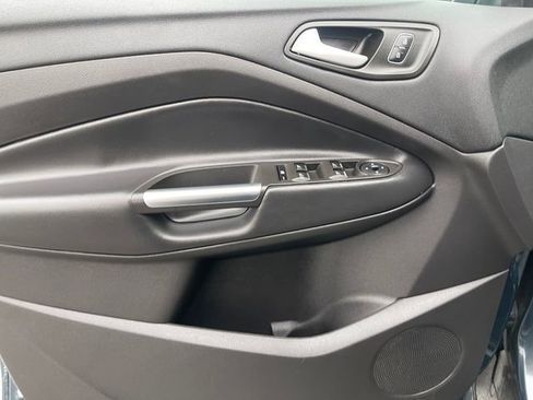 Used 2019 Ford Escape SE image 24