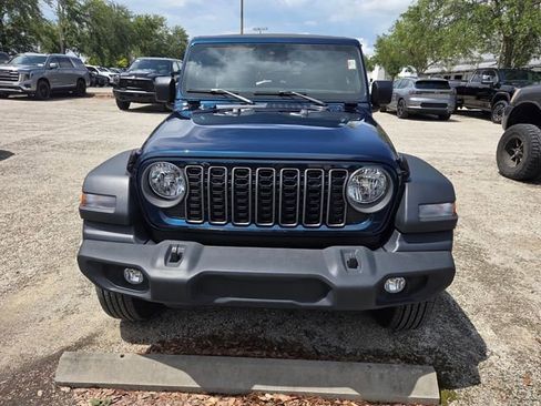 Used 2025 Jeep Wrangler Unlimited Sport AWD/4WD image 2