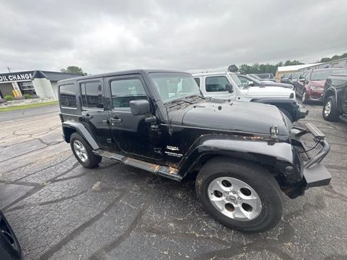 Used 2015 Jeep Wrangler Unlimited Sahara w/ Connectivity Group AWD/4WD image 18