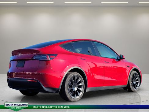 Used 2022 Tesla Model Y Long Range AWD/4WD image 4