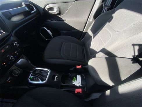 Used 2019 Jeep Renegade Latitude w/ UConnect 8.4 Nav Group image 21