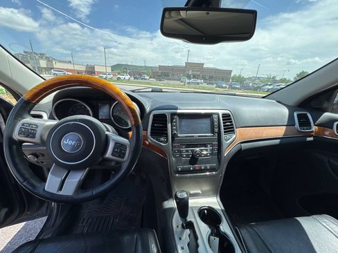 Used 2013 Jeep Grand Cherokee Overland w/ Advance Technology Group AWD/4WD image 11