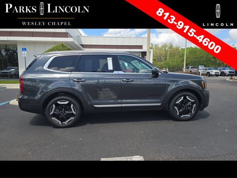 Used 2024 Kia Telluride S image 3