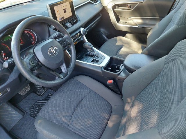 Used 2025 Toyota RAV4 LE AWD/4WD image 9