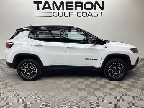 Used 2025 Jeep Compass Trailhawk AWD/4WD image 4
