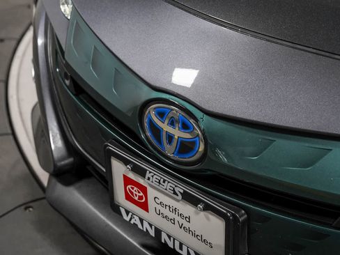 Certified 2018 Toyota Prius Prime Advanced w/ Carpet Mat Package FWD image 9