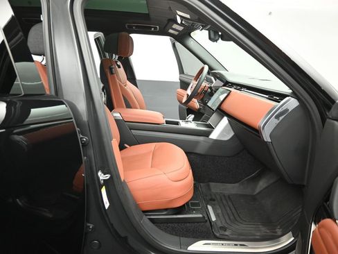 Used 2025 Land Rover Range Rover SV AWD/4WD image 30