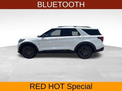 Used 2025 Ford Explorer ST-Line w/ ST-Line Street Pack AWD/4WD image 4