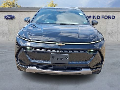 Used 2025 Chevrolet Equinox EV LT w/ Convenience Package FWD image 2