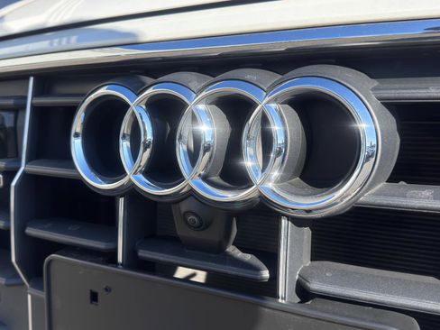 Used 2022 Audi Q8 Premium Plus image 11