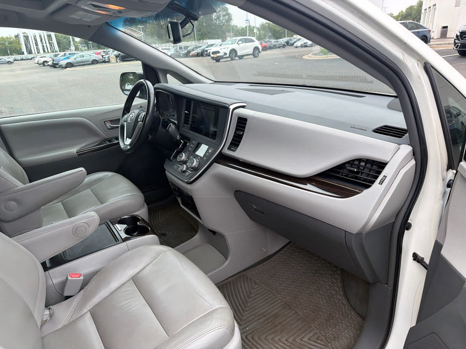 Used 2015 Toyota Sienna XLE Premium AWD/4WD image 7