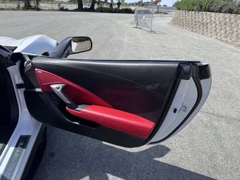 Used 2016 Chevrolet Corvette Z06 w/ 3LZ Preferred Equipment Group image 17