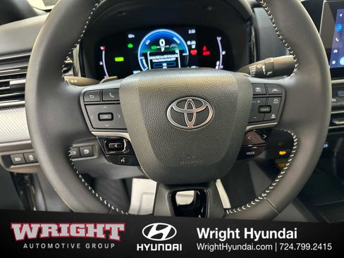 Used 2025 Toyota Camry SE w/ Convenience Package image 20