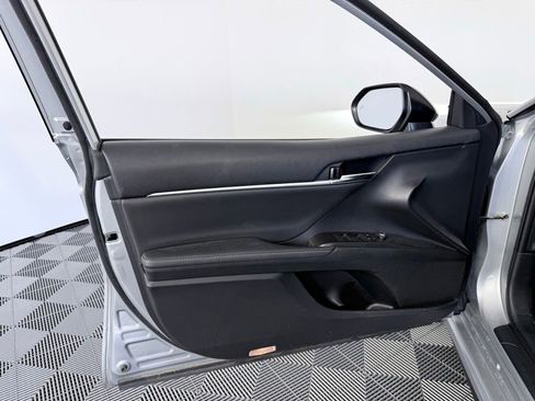 Used 2022 Toyota Camry XSE w/ Navigation Package image 9