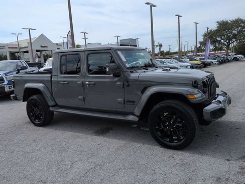 Used 2023 Jeep Gladiator Overland AWD/4WD image 2