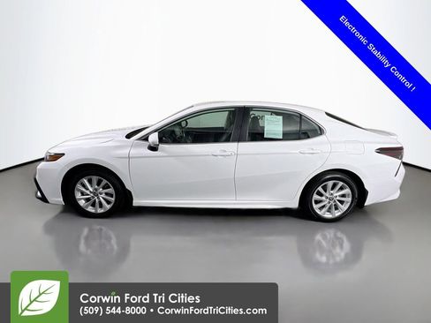Used 2024 Toyota Camry SE FWD image 6