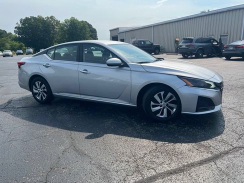 Used 2023 Nissan Altima 2.5 S FWD image 2