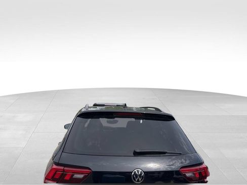 Used 2022 Volkswagen Tiguan SE R-Line AWD/4WD image 9