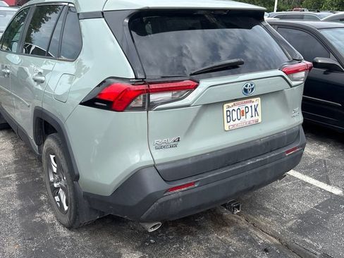 Used 2022 Toyota RAV4 XLE w/ Convenience Package AWD/4WD image 3