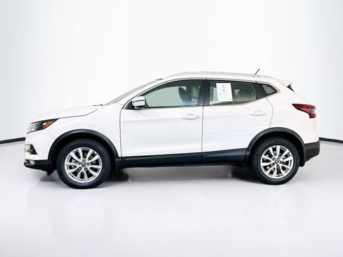 Used 2021 Nissan Rogue Sport SV w/ Technology Package image 4