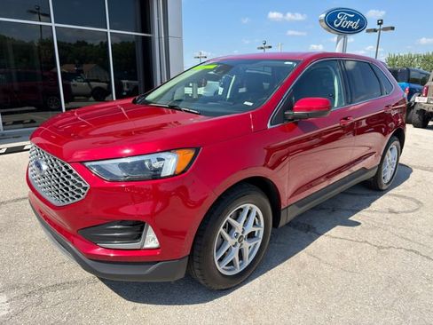 Used 2024 Ford Edge SEL w/ Convenience Package AWD/4WD image 3