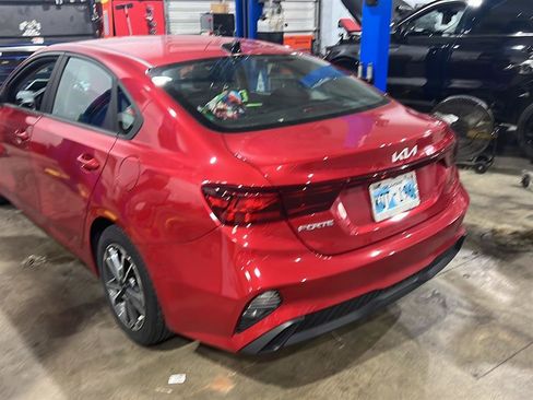 Used 2022 Kia Forte LXS FWD image 5
