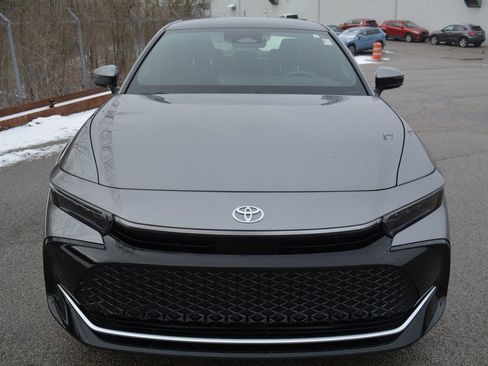 Used 2023 Toyota Crown Limited w/ Advanced Technology Package image 2