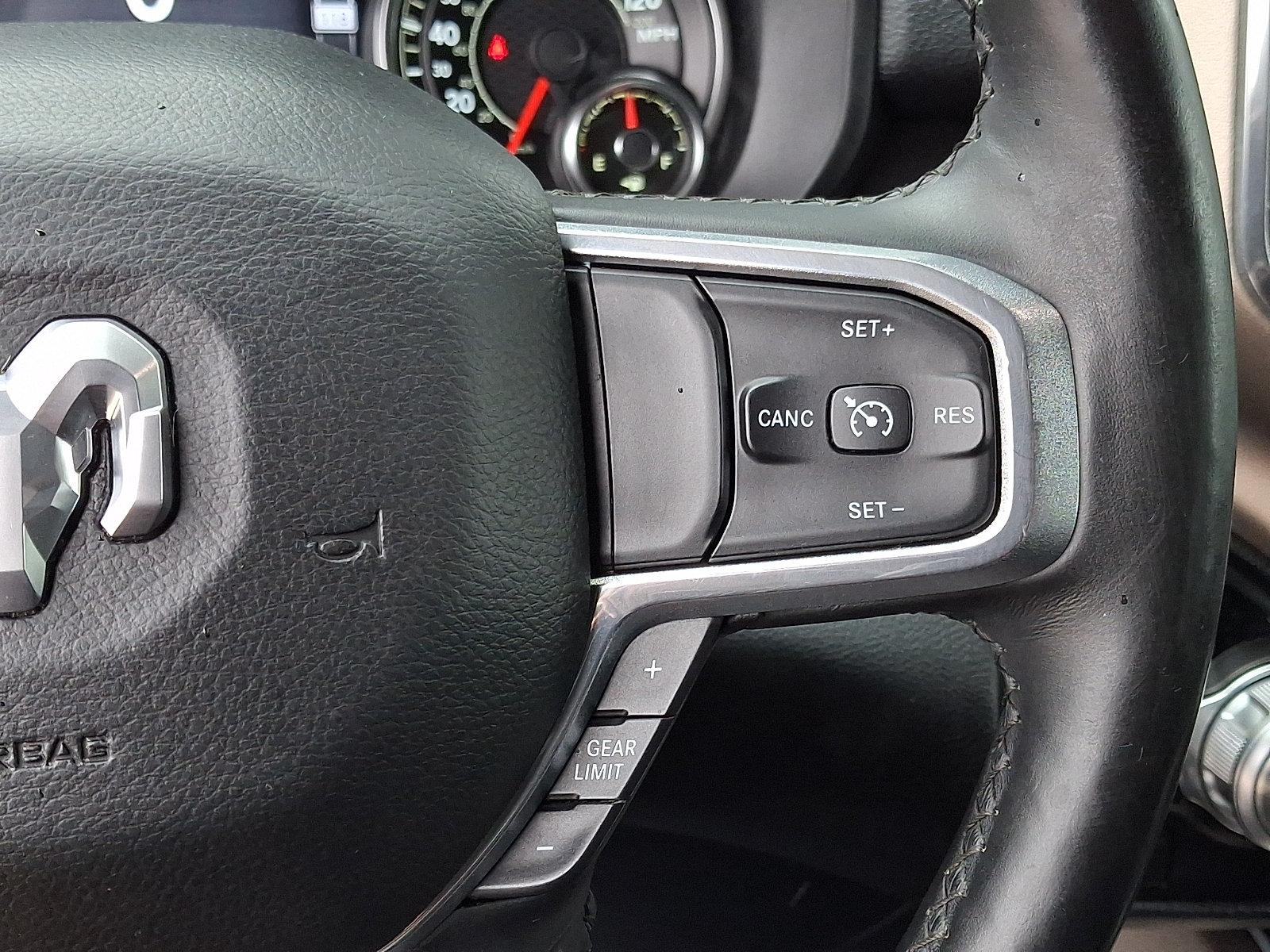 Used 2019 RAM 1500 Laramie AWD/4WD image 22