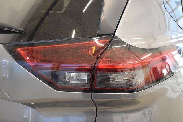 Used 2025 Nissan Rogue SV AWD/4WD image 12