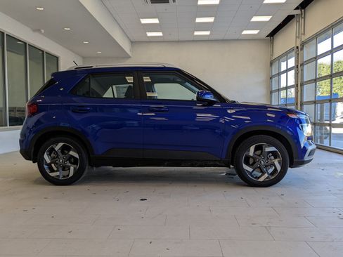 New 2025 Hyundai Venue Limited image 3