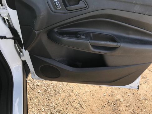 Used 2019 Ford Escape S image 10