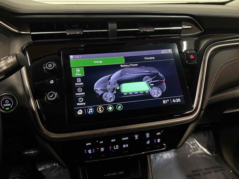 Used 2022 Chevrolet Bolt EUV LT w/ Convenience Package FWD image 8