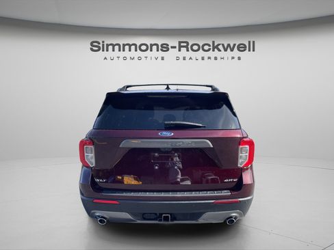 Used 2022 Ford Explorer XLT image 6