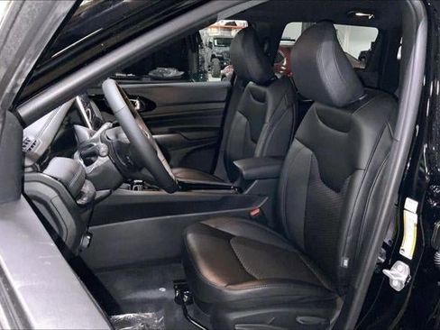 New 2026 Jeep Compass Latitude image 37