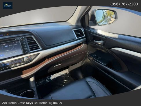 Used 2017 Toyota Highlander XLE FWD image 36
