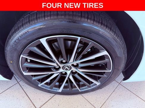 Certified 2024 Lexus ES 350 w/ Premium Package image 4