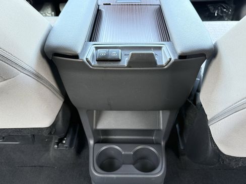 Used 2024 Toyota Sienna LE image 54