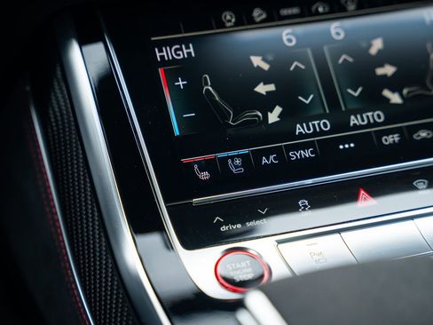 Used 2022 Audi RS Q8 image 25